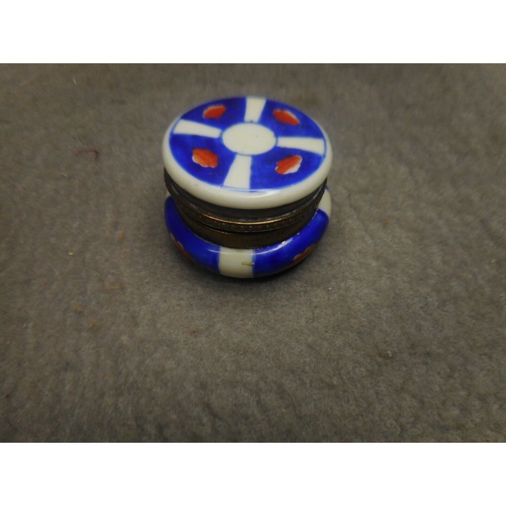 VINTAGE FRENCH PORCELAIN & BRASS SNUFF / TRINKET‎ BOX 2 1/4" DIAMETER